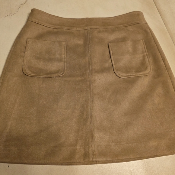 LOFT Dresses & Skirts - LOFT Faux Suede Mini Skirt Tan/Khaki Size 10 A-Line Pockets